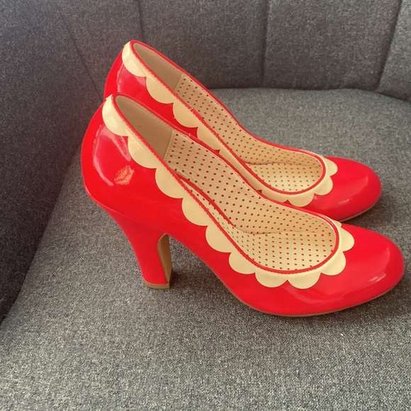B.A.I.T. (But Another Innocent Tale) Red Heels with Cream color scalloped border - Picture 2 of 5